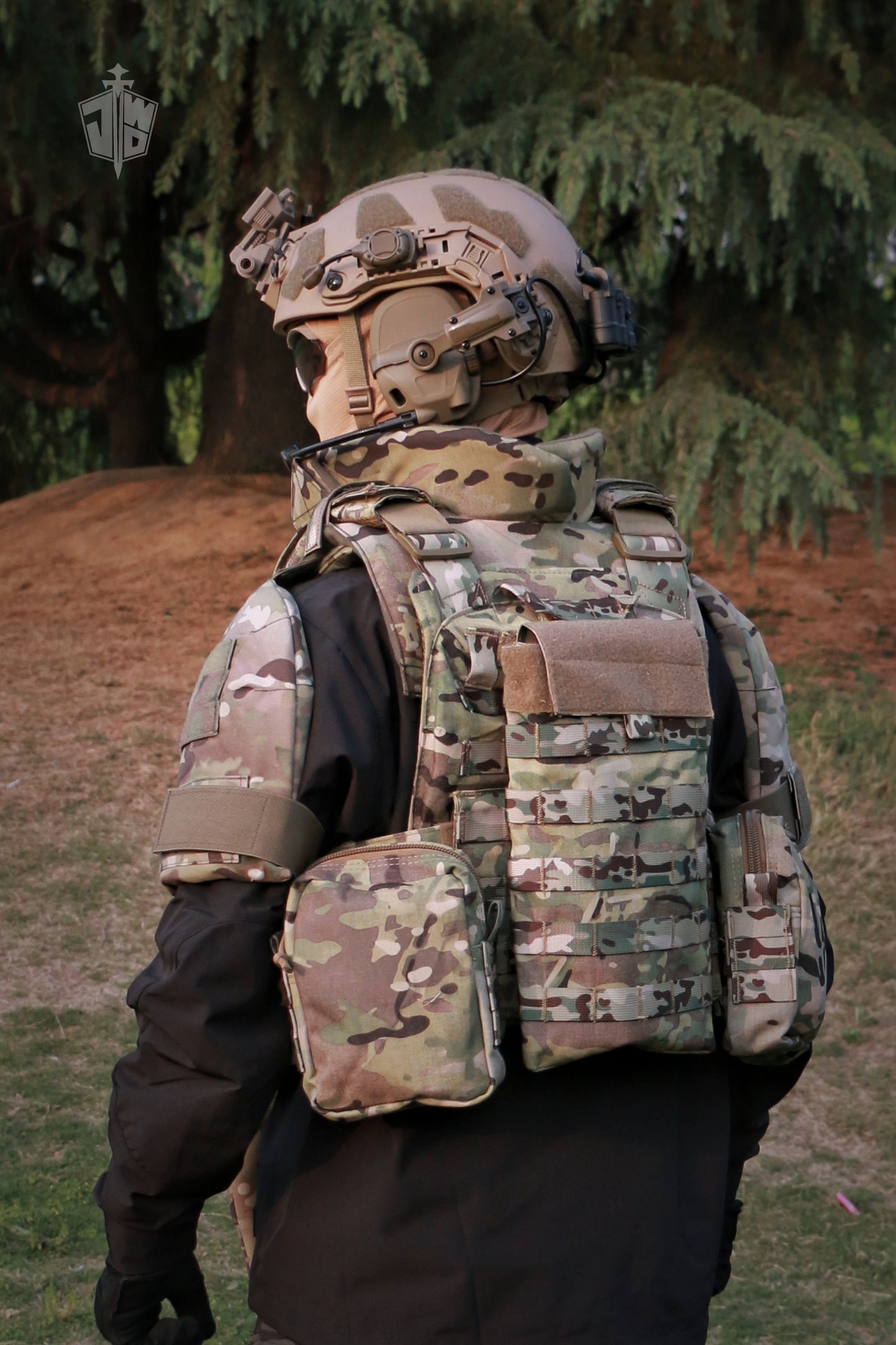 Fully protective tactical body armor - US NIJ standard level IV , modular and detachable